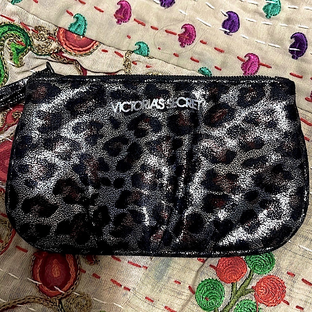 🎁 GWP VS Victoria’s Secret Leopard Animal Print Travel Cosmetic Bag NWOT